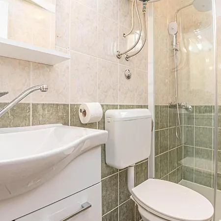1 Bedroom Amazing In Rogoznica