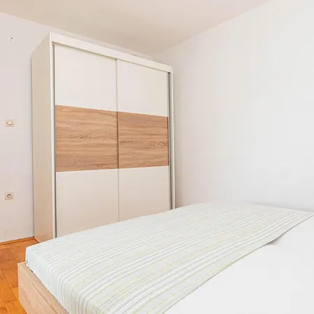 1 Bedroom Amazing In Rogoznica