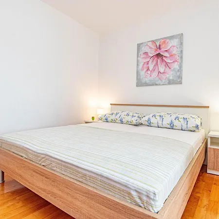 דירה 1 Bedroom Amazing In Rogoznica רוגוזניצה