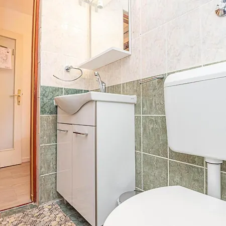 1 Bedroom Amazing In Rogoznica