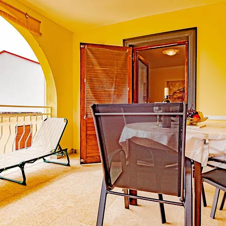 1 Bedroom Amazing In Rogoznica
