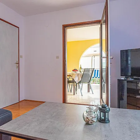 1 Bedroom Amazing In Rogoznica