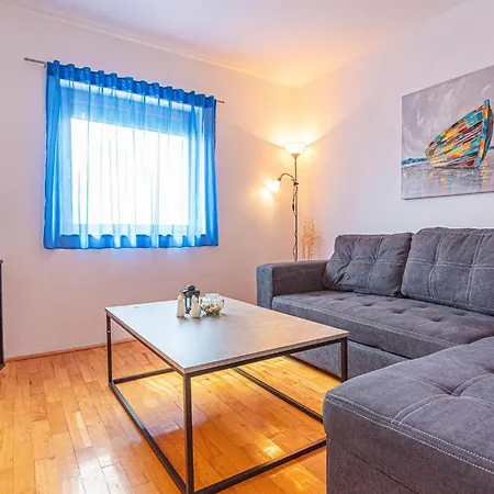 1 Bedroom Amazing In Rogoznica